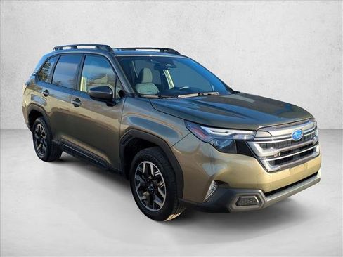 Certified 2025 Subaru Forester Premium image 3