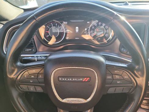 Used 2016 Dodge Challenger SXT image 20