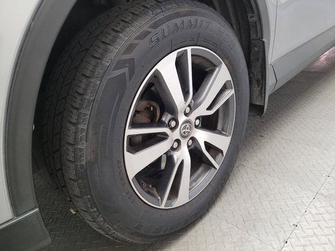Used 2018 Toyota RAV4 XLE w/ All Weather Liner Package FWD image 31