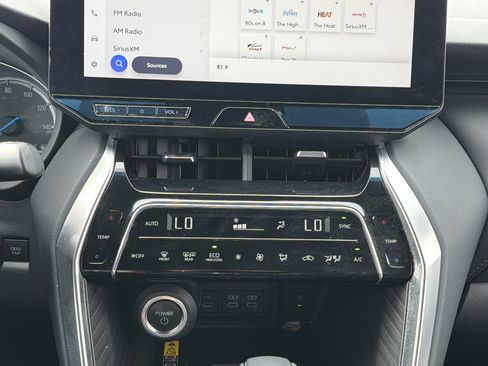 Used 2023 Toyota Venza XLE AWD/4WD image 18