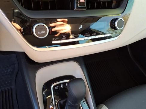 Certified 2024 Toyota Corolla LE image 31