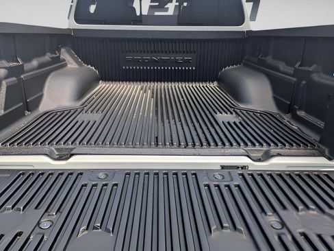 Used 2025 Nissan Frontier SV AWD/4WD image 23