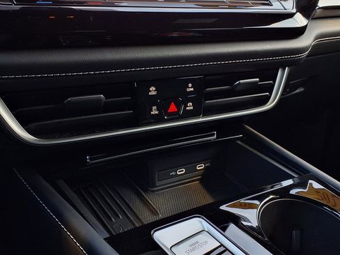 Used 2025 Volkswagen Atlas Cross Sport SE image 20