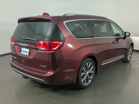 Used 2017 Chrysler Pacifica Limited FWD image 7