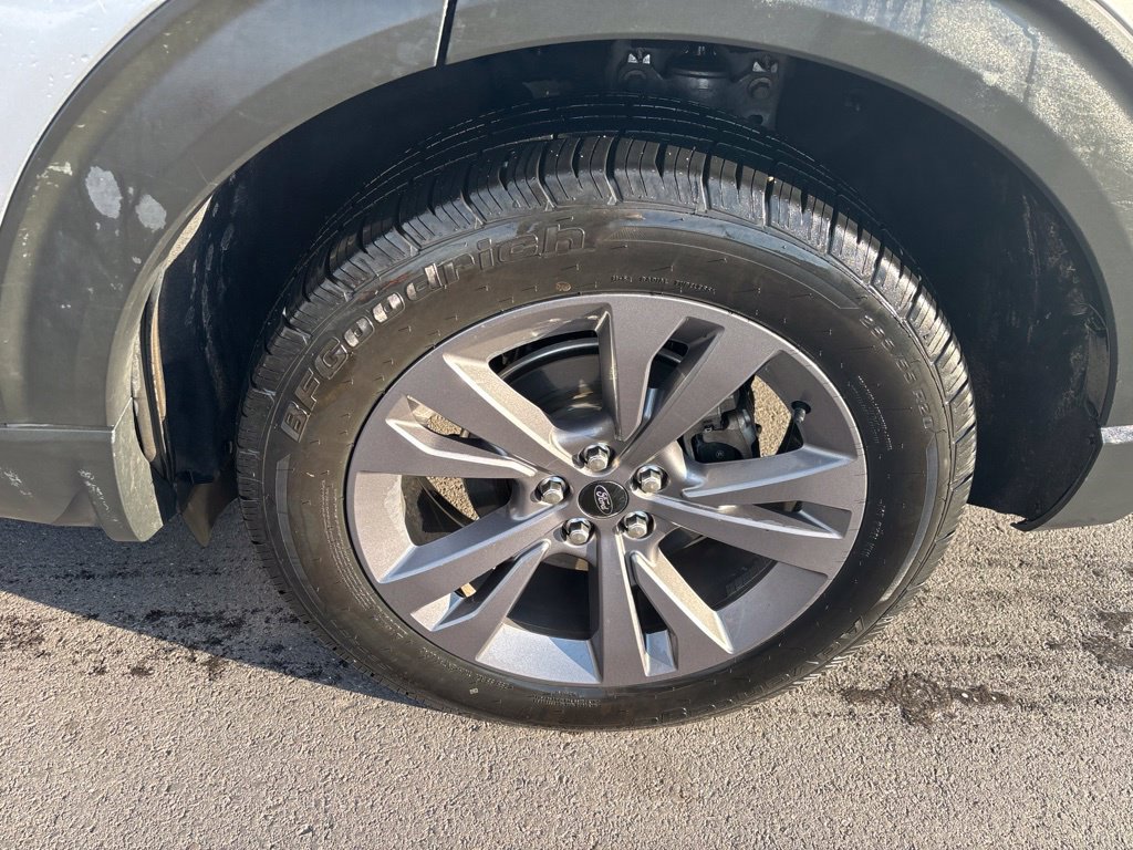 Used 2021 Ford Explorer XLT w/ Equipment Group 202A AWD/4WD image 3