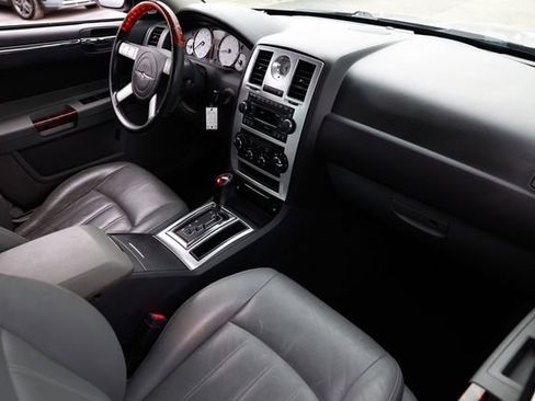 Used 2005 Chrysler 300 C w/ Protection Group II image 18