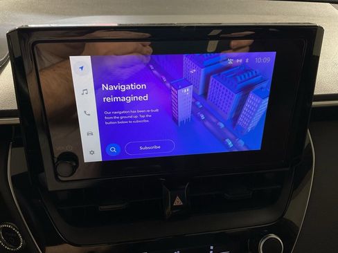 Used 2025 Toyota Corolla SE image 2