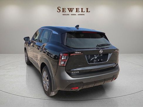 Used 2025 Nissan Kicks S image 3
