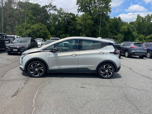 Used 2023 Chevrolet Bolt LT w/ Infotainment Package FWD image 2