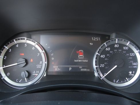 Used 2023 Toyota Highlander L image 28