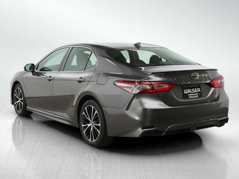 Used 2019 Toyota Camry SE FWD image 4