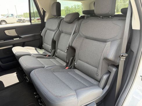 Used 2025 Ford Expedition Active AWD/4WD image 18
