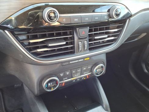 Used 2020 Ford Escape Titanium image 21