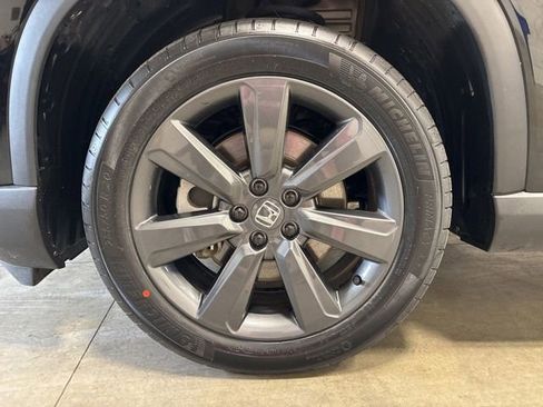 Certified 2025 Honda Pilot Sport image 10