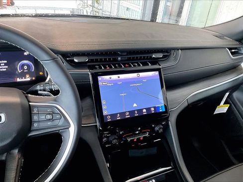 New 2025 Jeep Grand Cherokee Limited w/ Trailer Tow Package image 13