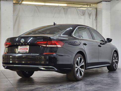 Used 2021 Volkswagen Passat 2.0T SE FWD image 5