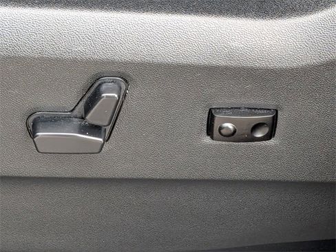 Used 2018 Dodge Grand Caravan GT image 19