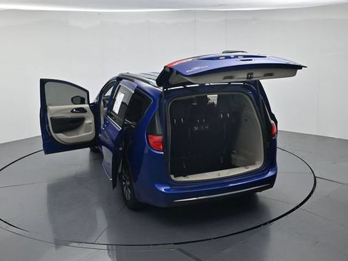 Used 2020 Chrysler Pacifica Limited FWD image 51
