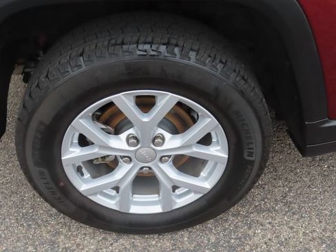 Used 2023 Jeep Grand Cherokee Limited AWD/4WD image 17