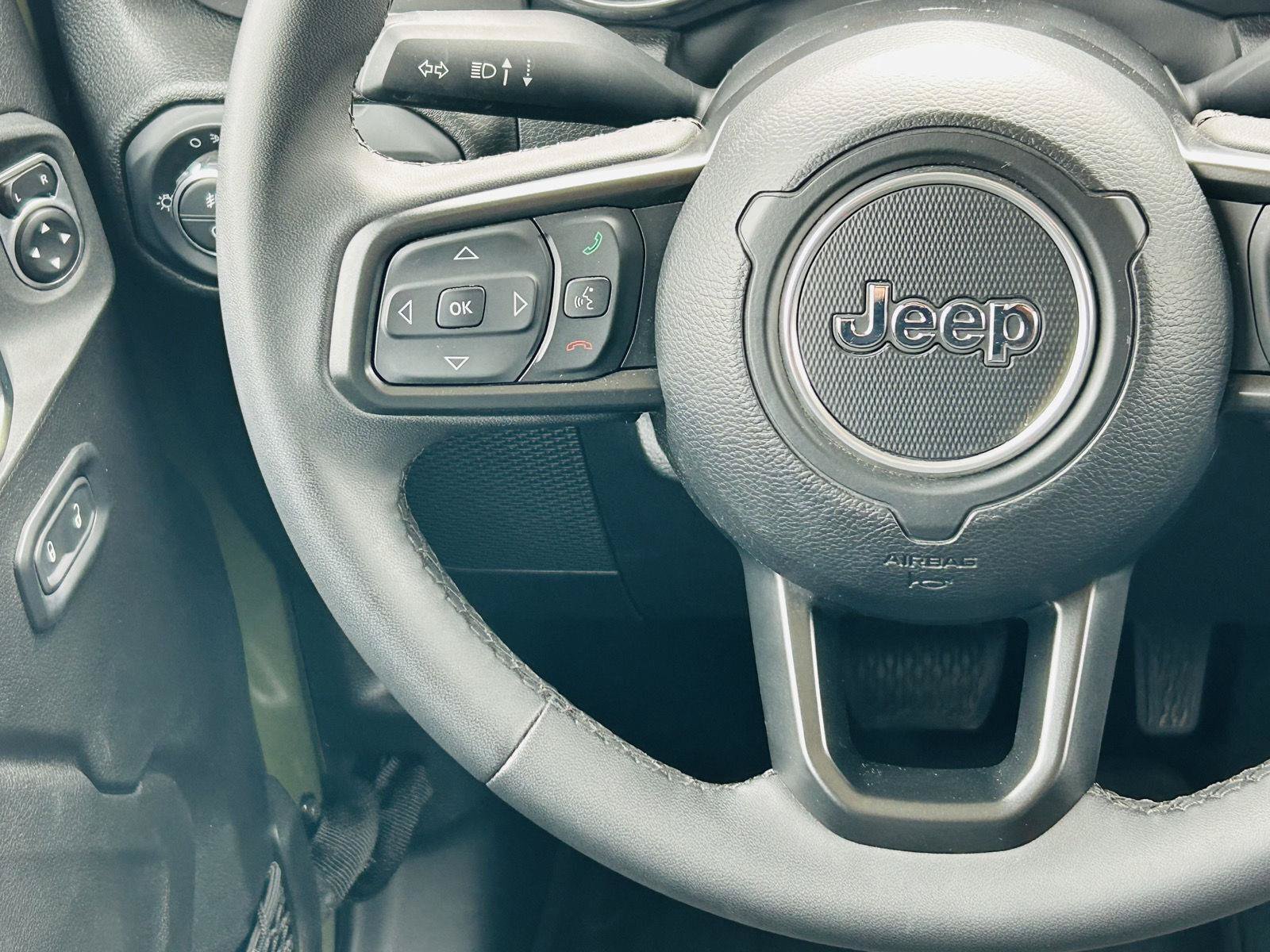 Used 2023 Jeep Gladiator Sport AWD/4WD image 12