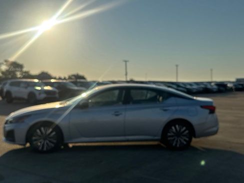 Certified 2025 Nissan Altima 2.5 SV FWD image 15