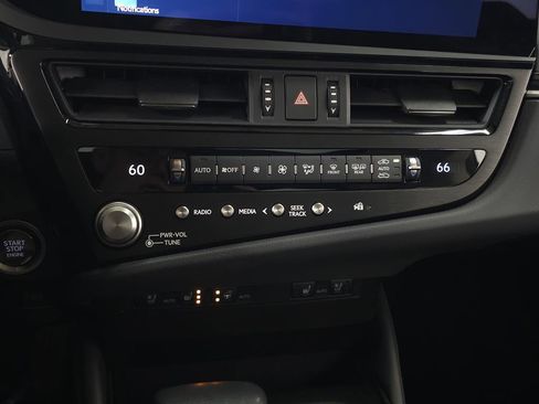 Certified 2025 Lexus ES 350 w/ Premium Package image 27