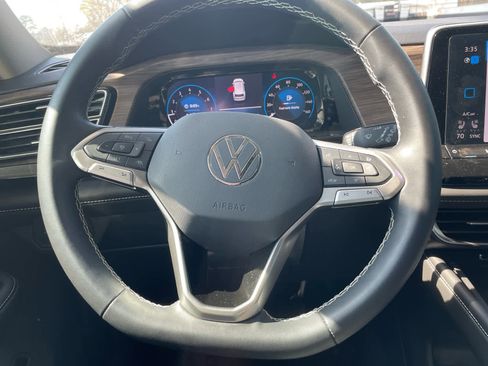Used 2025 Volkswagen Atlas SEL image 13
