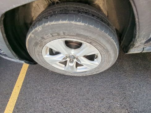 Used 2021 Toyota RAV4 XLE image 5