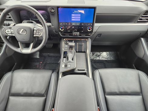 Used 2024 Lexus GX 550 w/ Accessory Package (Z1) AWD/4WD image 9