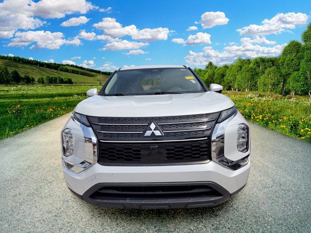 Used 2022 Mitsubishi Outlander ES FWD image 2