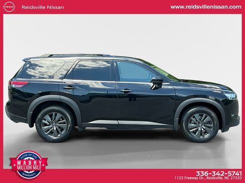 Used 2023 Nissan Pathfinder SV w/ SV Premium Package AWD/4WD image 7