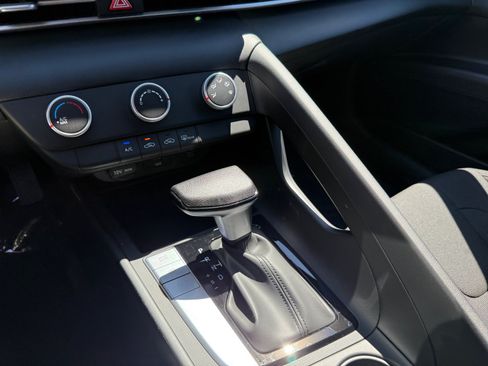 Certified 2026 Hyundai Elantra SE FWD image 13