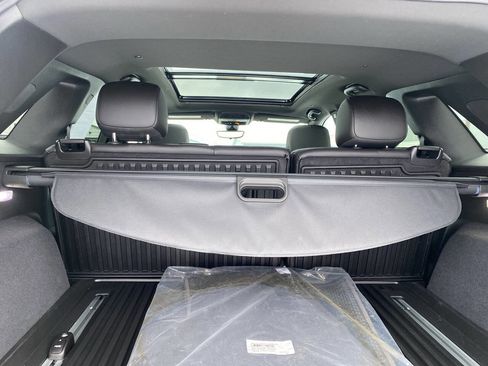 Used 2025 Cadillac XT5 Premium Luxury image 13