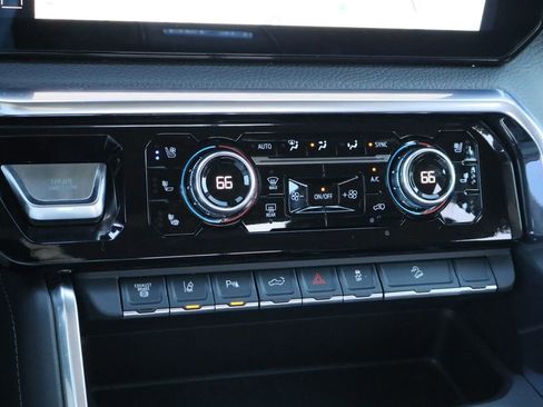 Used 2024 GMC Sierra 2500 Denali w/ Denali Reserve Package image 18