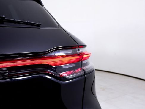 Certified 2023 Porsche Macan AWD/4WD image 12