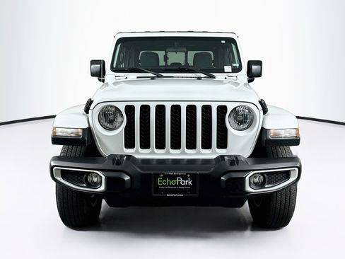 Used 2021 Jeep Gladiator Sport AWD/4WD image 2