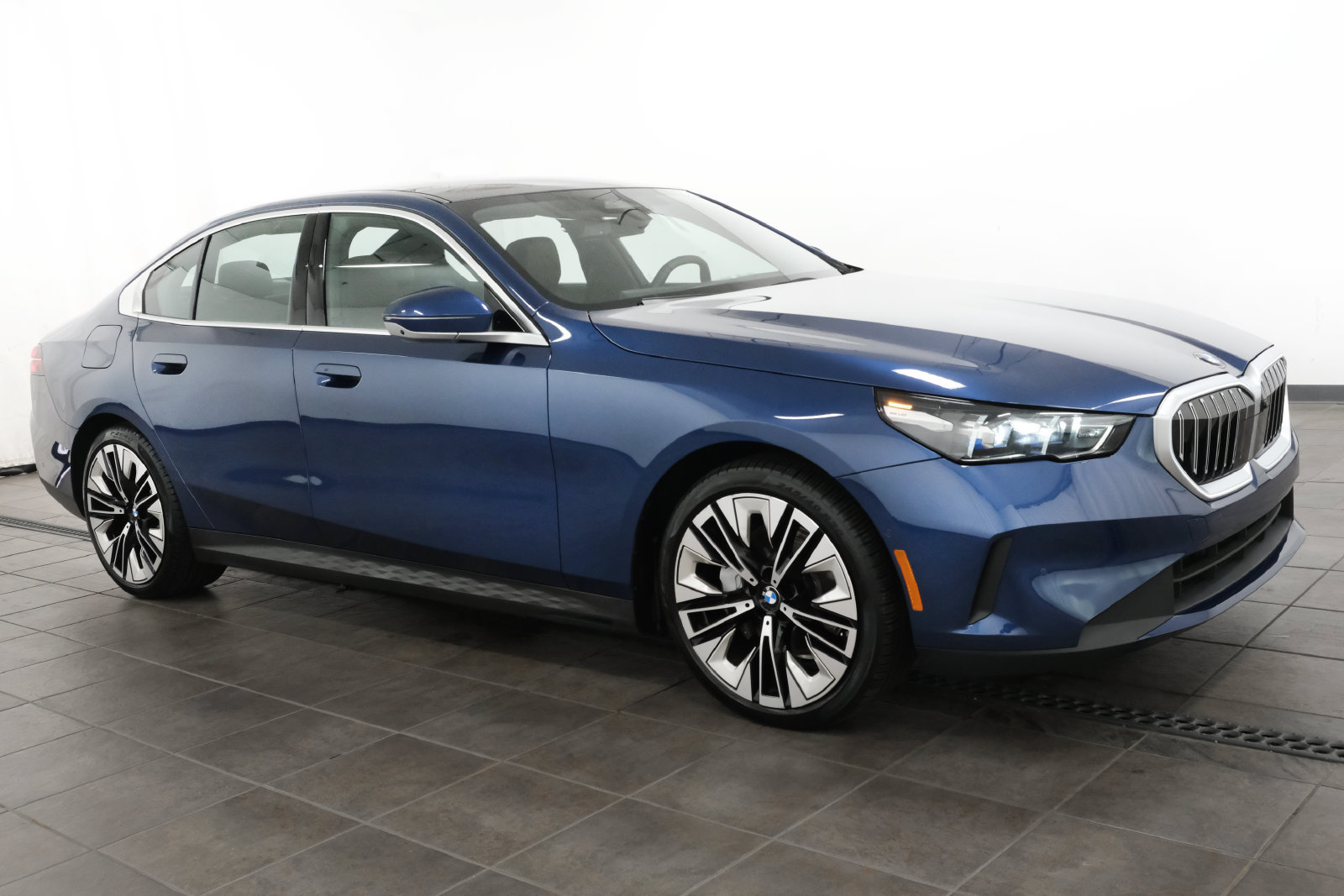 Used 2026 BMW 540i xDrive AWD/4WD image 8