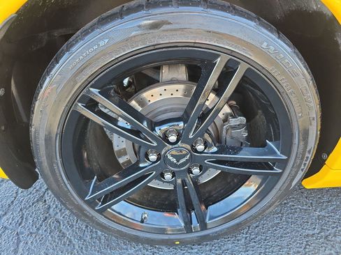 Used 2005 Chevrolet Corvette Coupe w/ Performance Handling Package image 17