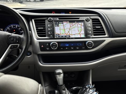 Used 2017 Toyota Highlander Limited image 30