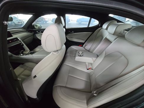 Used 2025 Genesis G70 2.5T AWD/4WD image 11