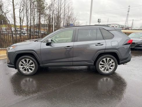 Used 2020 Toyota RAV4 XLE Premium image 2