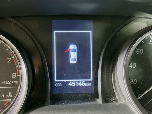 Used 2023 Toyota Camry SE image 18