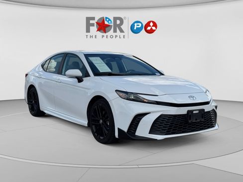Used 2025 Toyota Camry SE FWD image 7