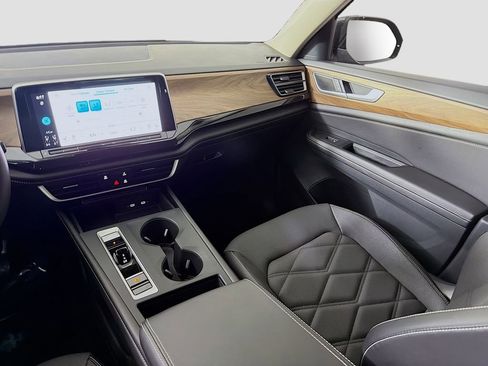 Used 2024 Volkswagen Atlas SE image 23