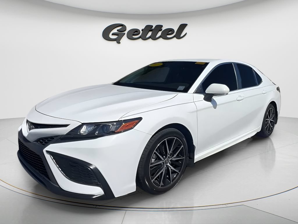 Used 2023 Toyota Camry SE FWD image 1