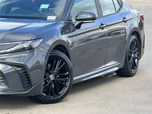 Certified 2025 Toyota Camry SE image 3