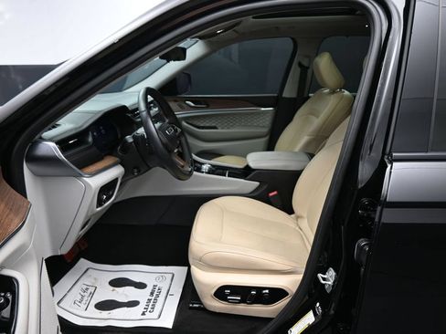 Used 2023 Jeep Grand Cherokee Summit w/ Adv Protech Group IV AWD/4WD image 9