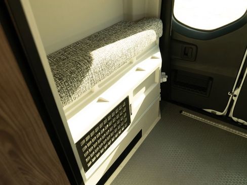 Used 2023 Mercedes-Benz Sprinter 2500 image 58