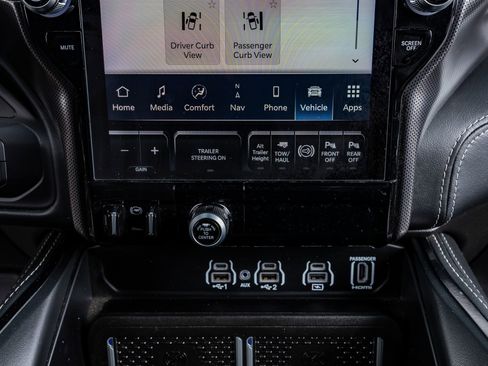 Used 2025 RAM 3500 Limited image 27