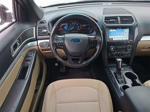 Used 2017 Ford Explorer XLT w/ Equipment Group 201A image 11